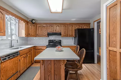 10 Pineview Ln, Clifton Park, NY 12065 photo 8