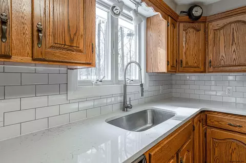 10 Pineview Ln, Clifton Park, NY 12065 photo 9
