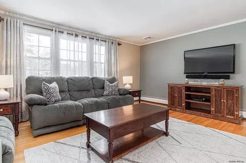 10 Pineview Ln, Clifton Park, NY 12065 photo 5