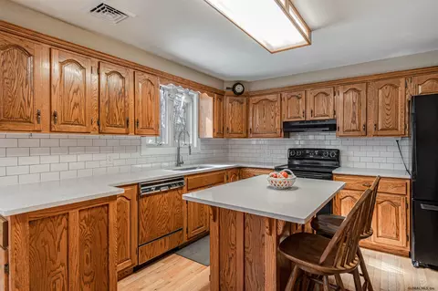 10 Pineview Ln, Clifton Park, NY 12065 photo 7