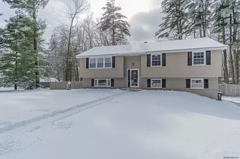 10 Pineview Ln, Clifton Park, NY 12065 photo 31