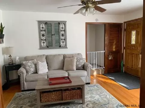 121 Gordon Rd, Schenectady, NY 12306 photo 4