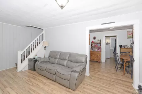 4 Steers Ave, Schenectady, NY 12304 photo 8