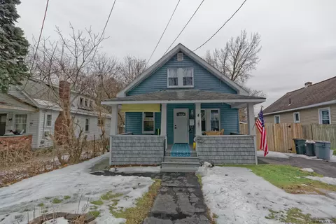 4 Steers Ave, Schenectady, NY 12304 photo 2