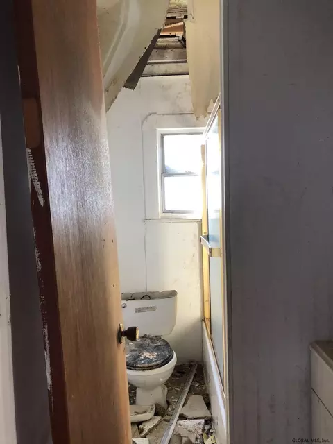 242 Division St, Schenectady, NY 12304 photo 9