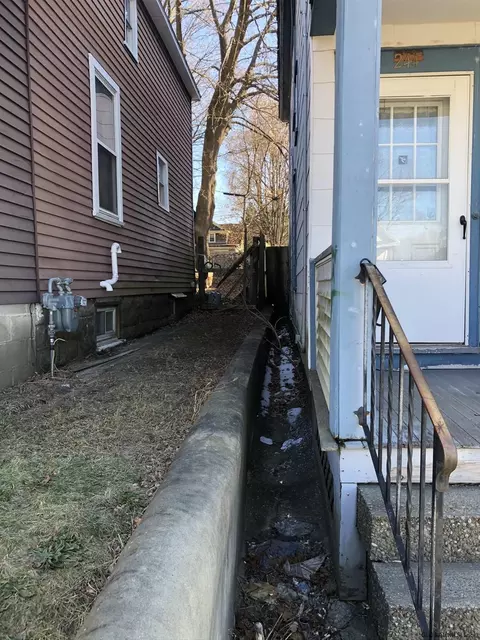 242 Division St, Schenectady, NY 12304 photo 4