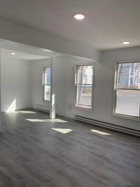 24 Close St, Schenectady, NY 12307 photo 2