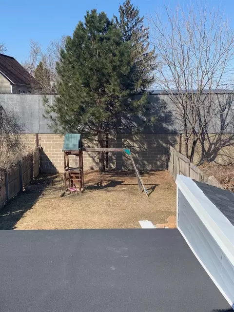 24 Close St, Schenectady, NY 12307 photo 7