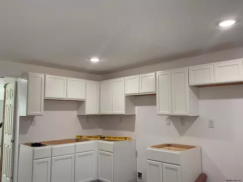 24 Close St, Schenectady, NY 12307 photo 3
