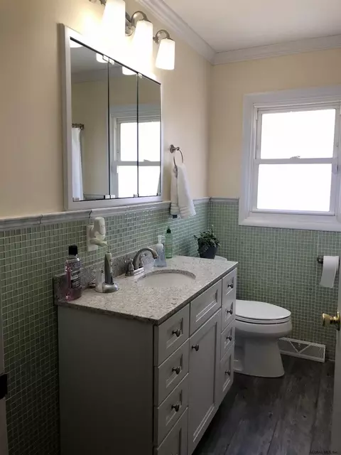 170 Clement Ave, Schenectady, NY 12304 photo 9
