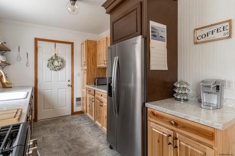 22 Paradowski Rd, Schenectady, NY 12302 photo 9
