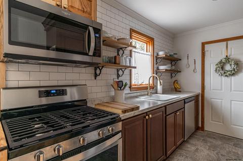 22 Paradowski Rd, Schenectady, NY 12302 photo 8