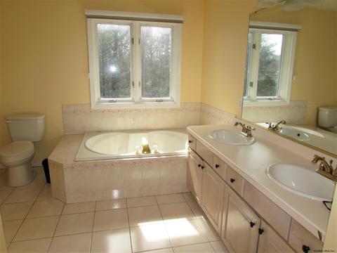 22 Mann Blvd, Halfmoon, NY 12065 photo 31
