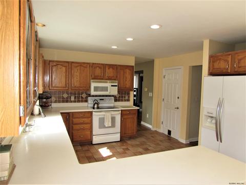 22 Mann Blvd, Halfmoon, NY 12065 photo 17