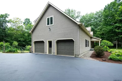3064 Spawn Rd, Schenectady, NY 12303 photo 3