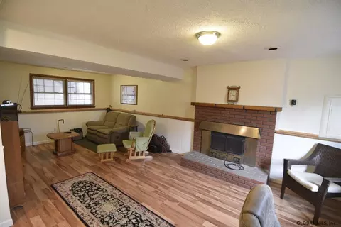 225 Starr Ave, Schenectady, NY 12304 photo 11