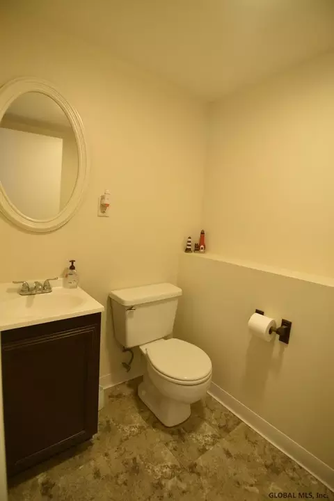 225 Starr Ave, Schenectady, NY 12304 photo 14