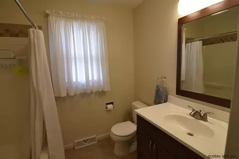 225 Starr Ave, Schenectady, NY 12304 photo 8