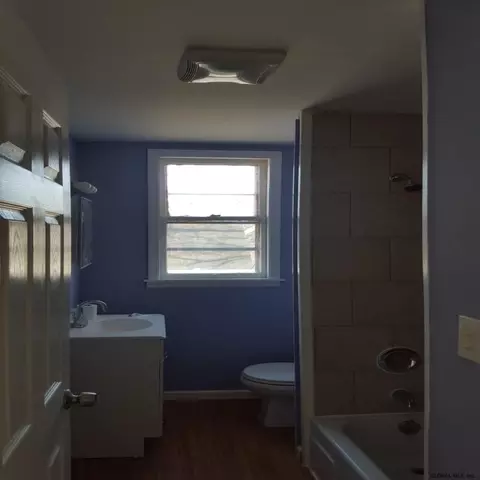 1620 Becker St, Schenectady, NY 12304 photo 4