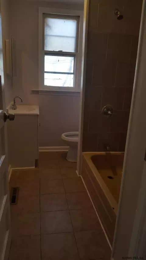 1620 Becker St, Schenectady, NY 12304 photo 20