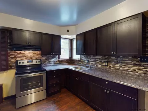 1160 Mcclellan St, Schenectady, NY 12309 photo 9