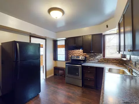 1160 Mcclellan St, Schenectady, NY 12309 photo 6