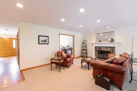 63 Middlesex Dr, Slingerlands, NY 12159 photo 9