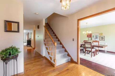 63 Middlesex Dr, Slingerlands, NY 12159 photo 4