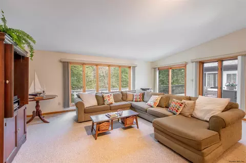 63 Middlesex Dr, Slingerlands, NY 12159 photo 11