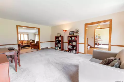 63 Middlesex Dr, Slingerlands, NY 12159 photo 6