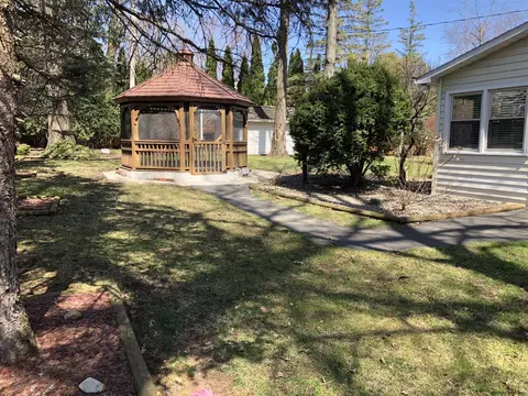 695 Downing St, Schenectady, NY 12309 photo 33