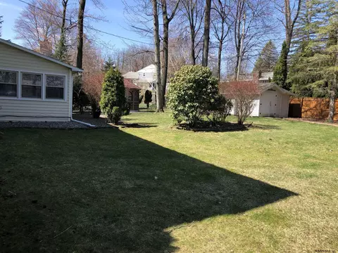 695 Downing St, Schenectady, NY 12309 photo 37