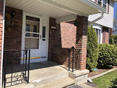 695 Downing St, Schenectady, NY 12309 photo 4