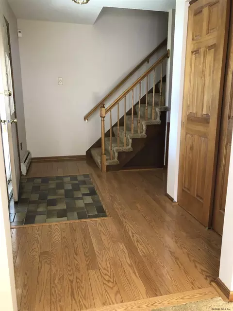 695 Downing St, Schenectady, NY 12309 photo 6