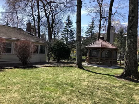 695 Downing St, Schenectady, NY 12309 photo 36