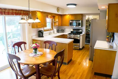 41 Mallard Rd, Glenmont, NY 12077 photo 2