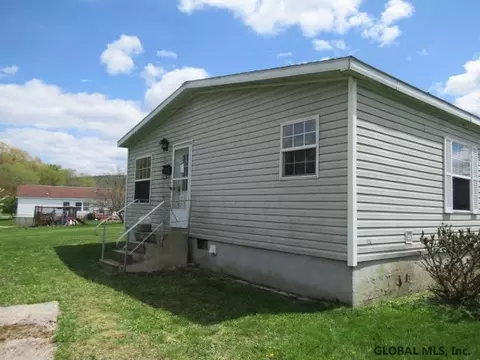 3 Abbott St, Hoosick Falls, NY 12090 photo 3