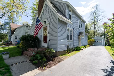 4 Burhans Pl, Delmar, NY 12054 photo 2