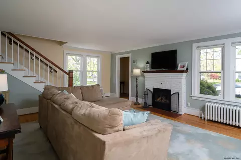 4 Burhans Pl, Delmar, NY 12054 photo 6