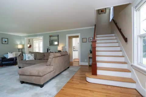 4 Burhans Pl, Delmar, NY 12054 photo 3