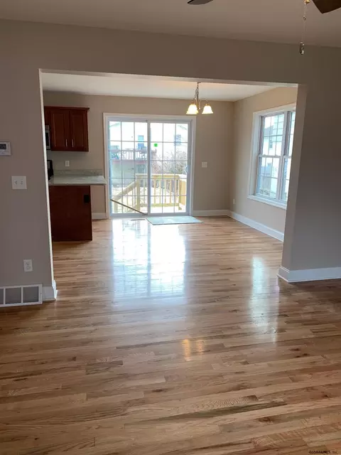 20 Canton St, Schenectady, NY 12304 photo 8