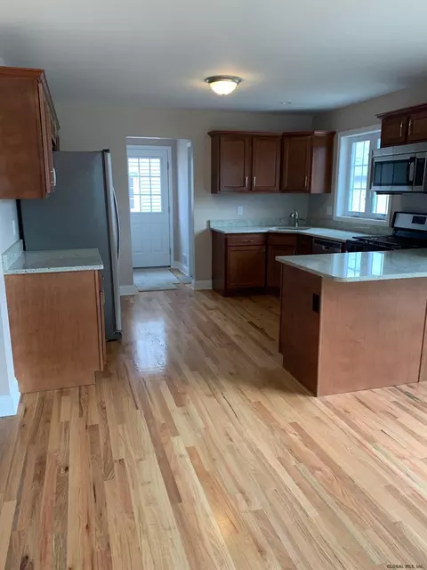 20 Canton St, Schenectady, NY 12304 photo 6