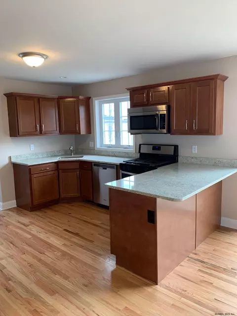 20 Canton St, Schenectady, NY 12304 photo 4
