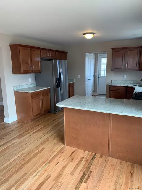 20 Canton St, Schenectady, NY 12304 photo 5