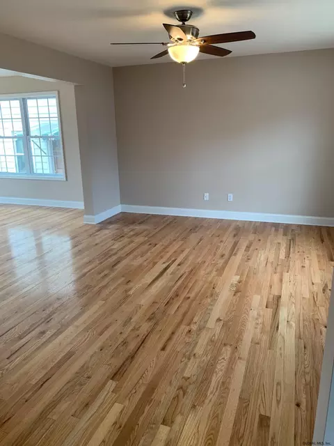 20 Canton St, Schenectady, NY 12304 photo 7