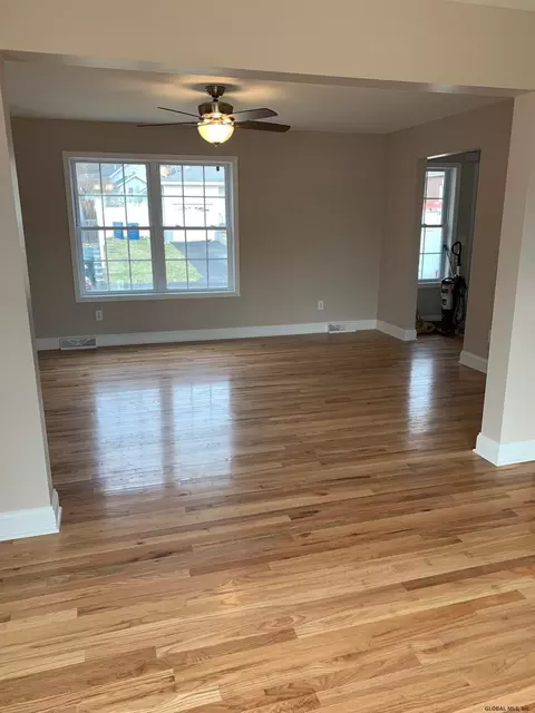20 Canton St, Schenectady, NY 12304 photo 9