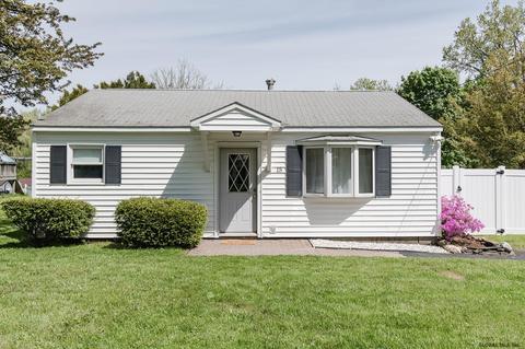 15 Riverview Dr, Schenectady, NY 12309 photo 1