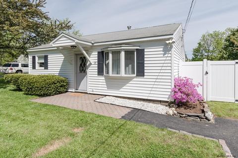 15 Riverview Dr, Schenectady, NY 12309 photo 2