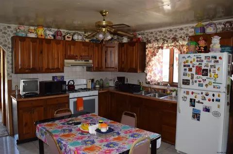 104 3rd St, Saratoga Springs, NY 12866 photo 2