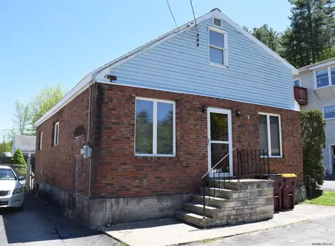 104 3rd St, Saratoga Springs, NY 12866 photo 1